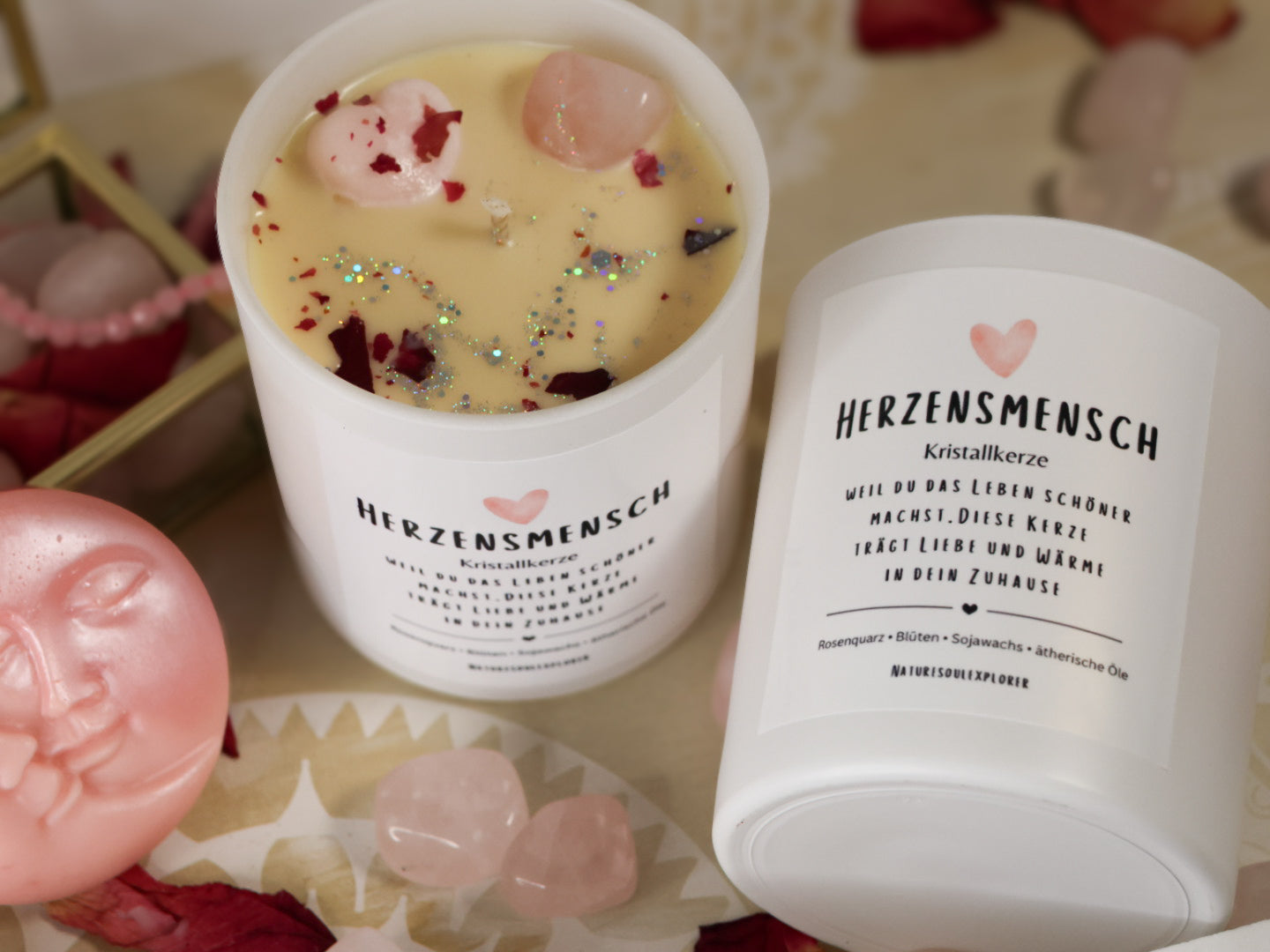 Kristallkerze Herzensmensch mit Rosenquarz und Rosenblüten